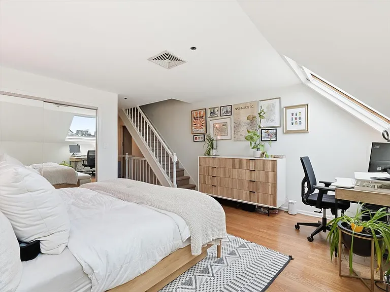 814 Willow Ave #5LF — Photo 19