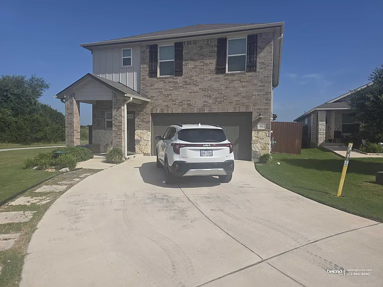 552 Longmount Cv — Photo 1