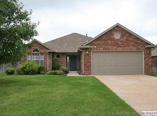 221 W Charleston St, Broken Arrow, OK 74011
