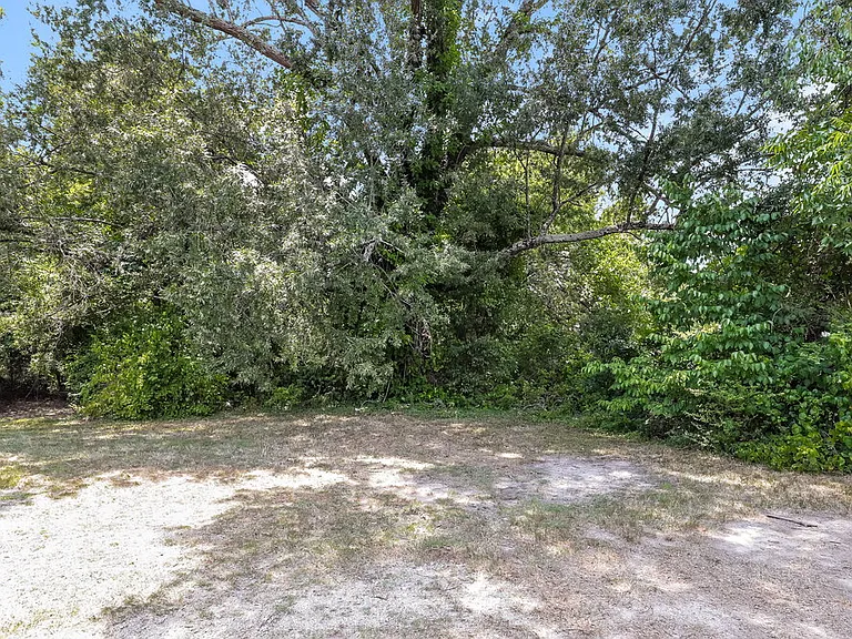 330 W Holt St — Photo 15