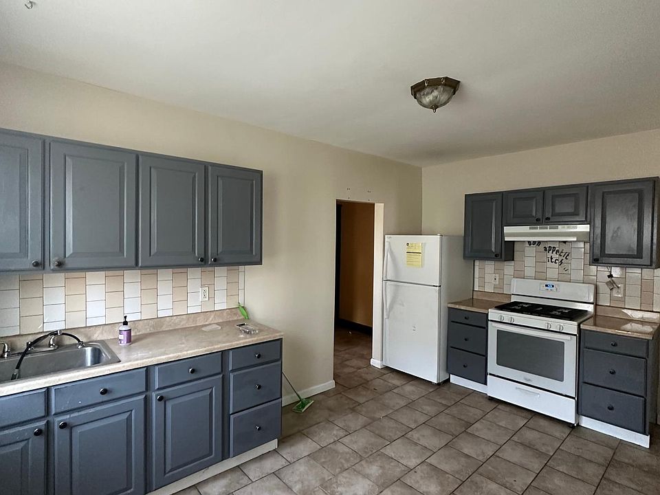 1st image of 284 Hallock Ave #2B