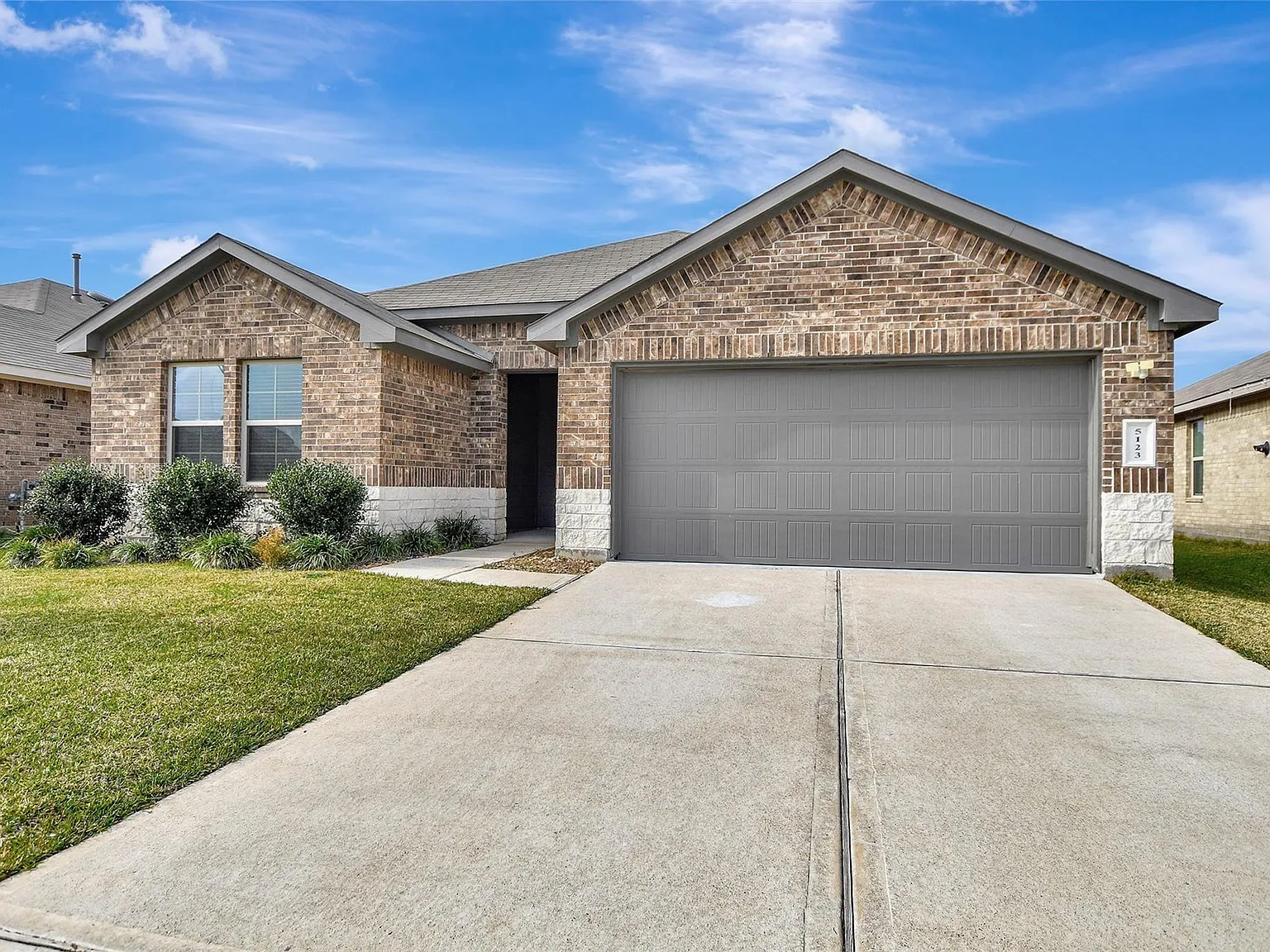 4 bed, 2.0 bath, 1814 sqft, $2,150 — Photo 2