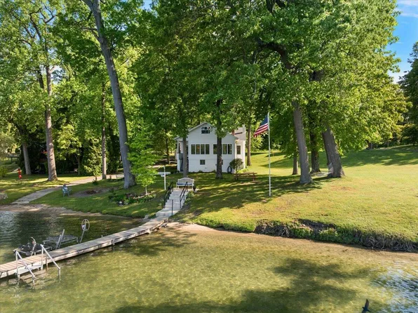 66666 95th Ave, Dowagiac, MI 49047