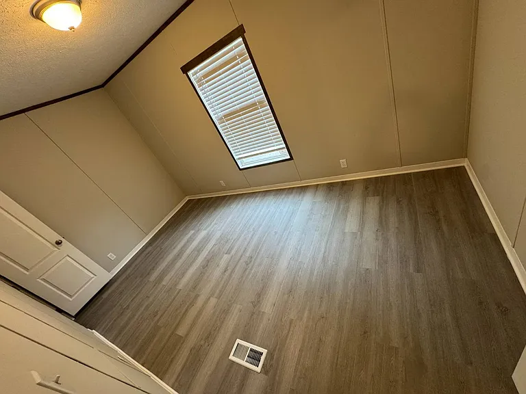 231 Bristol Dr — Photo 9