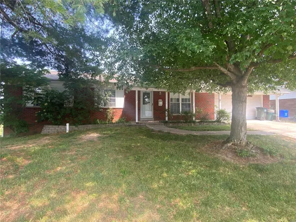 1114 Fieldcrest Dr, Red Bud, IL 62278