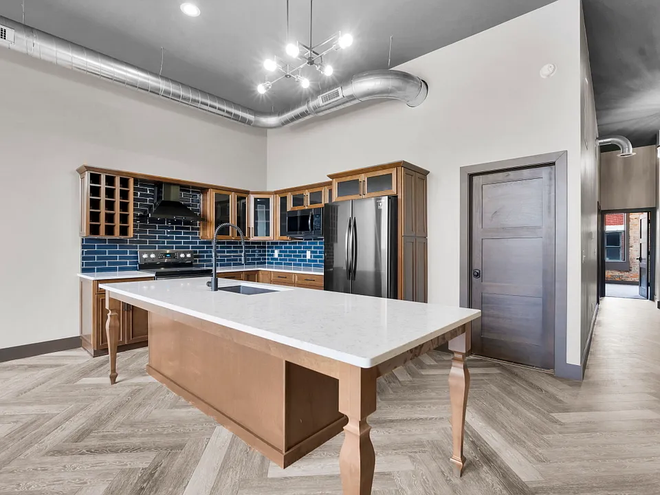 204 1/2 N Main St #1