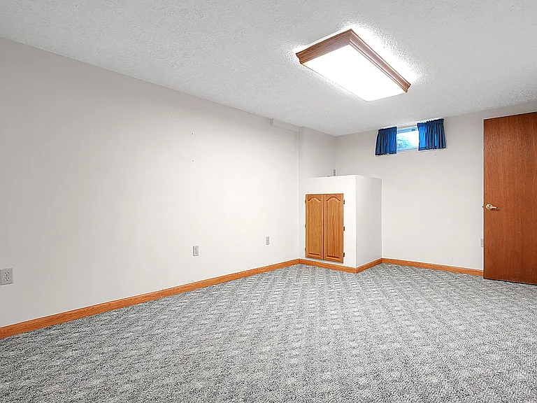 7961 Pinehill Rd — Photo 35