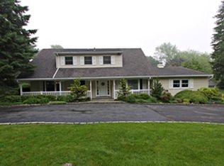 85 Mannetto Hill Rd, Huntington, NY 11743
