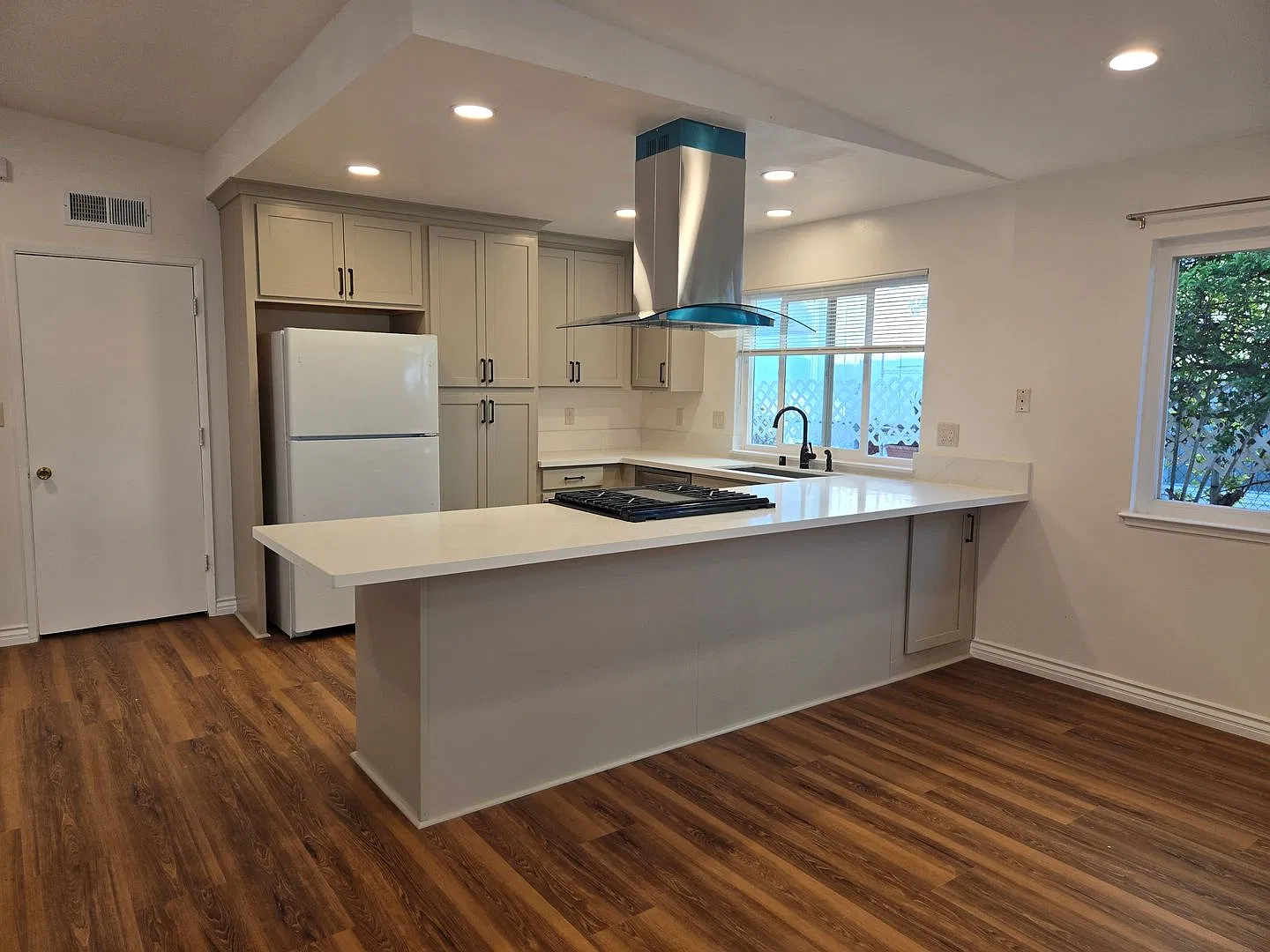 Newly-Remodeled RPV Family Home with a View — Photo 4