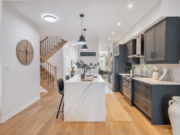 36 Welch Ln, Hamilton, ON L9C 0G1