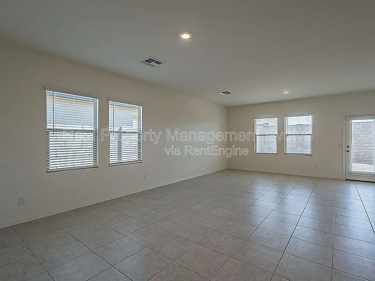 6450 W Magdalena Ln — Photo 7