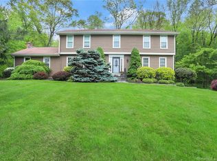 9 Mayfair Pl, Trumbull, CT 06611