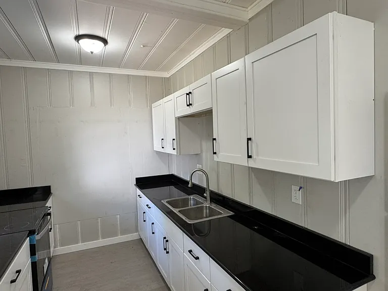 209 Bernard St — Photo 2