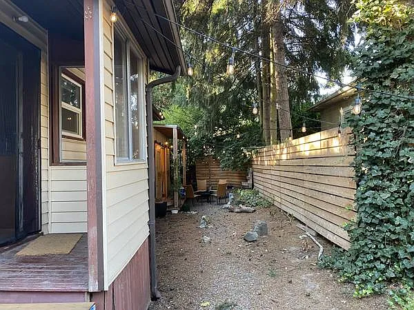 617 NE Ravenna Blvd — Photo 22