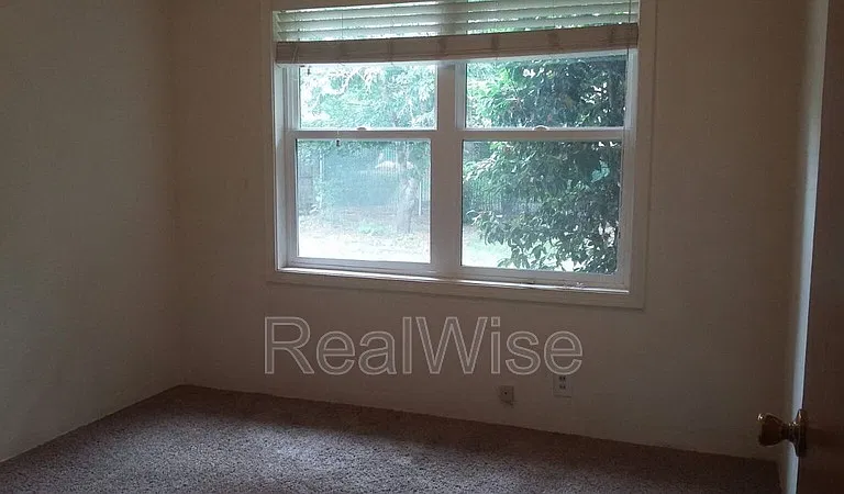 443 NE Baker Dr — Photo 13