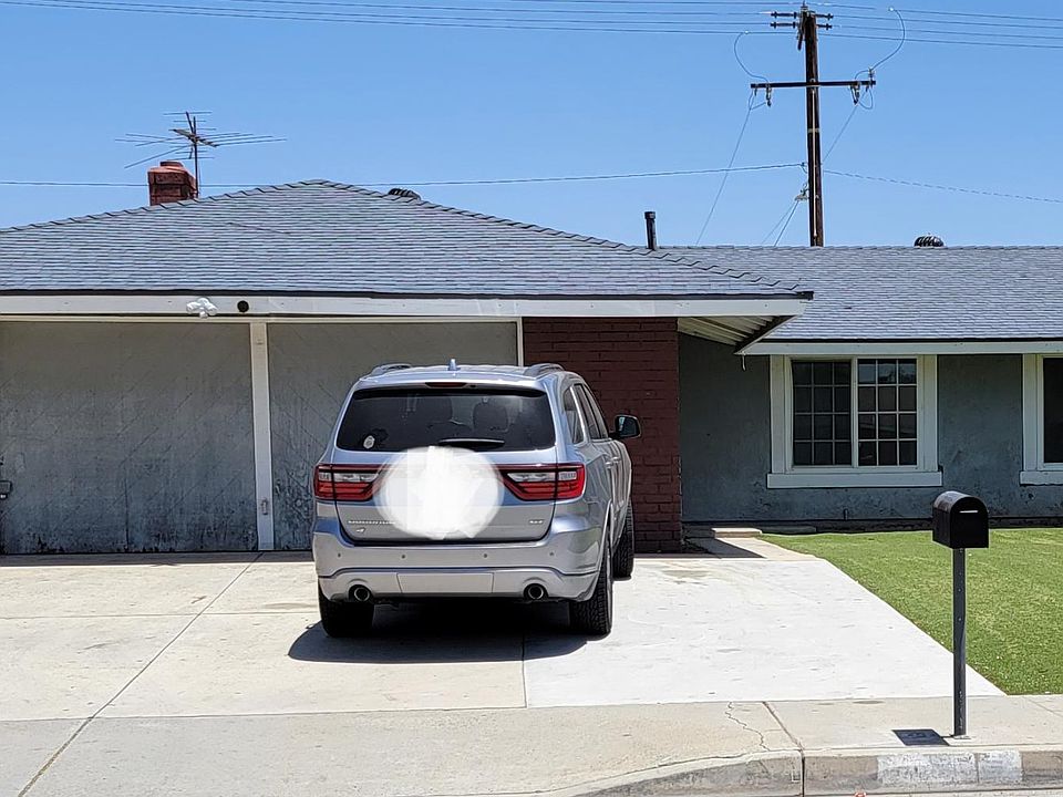 picture of the front of the house. Parking in driveway and street parking