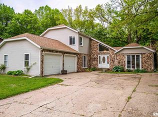 4 Ford Ct, Creve Coeur, IL