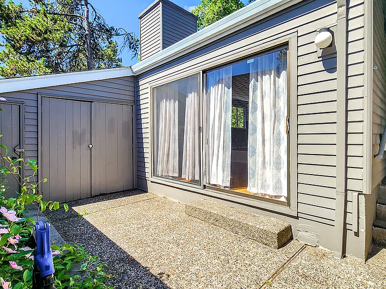 37 Greenridge Ct #TOWNHOUSE — Photo 2