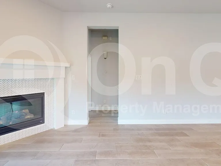 2401 Robin Way — Photo 6