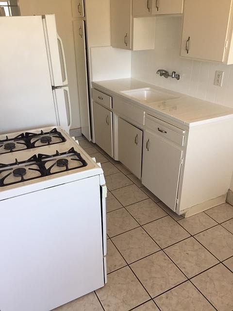 2nd image of 1379 Reeve St APT 4