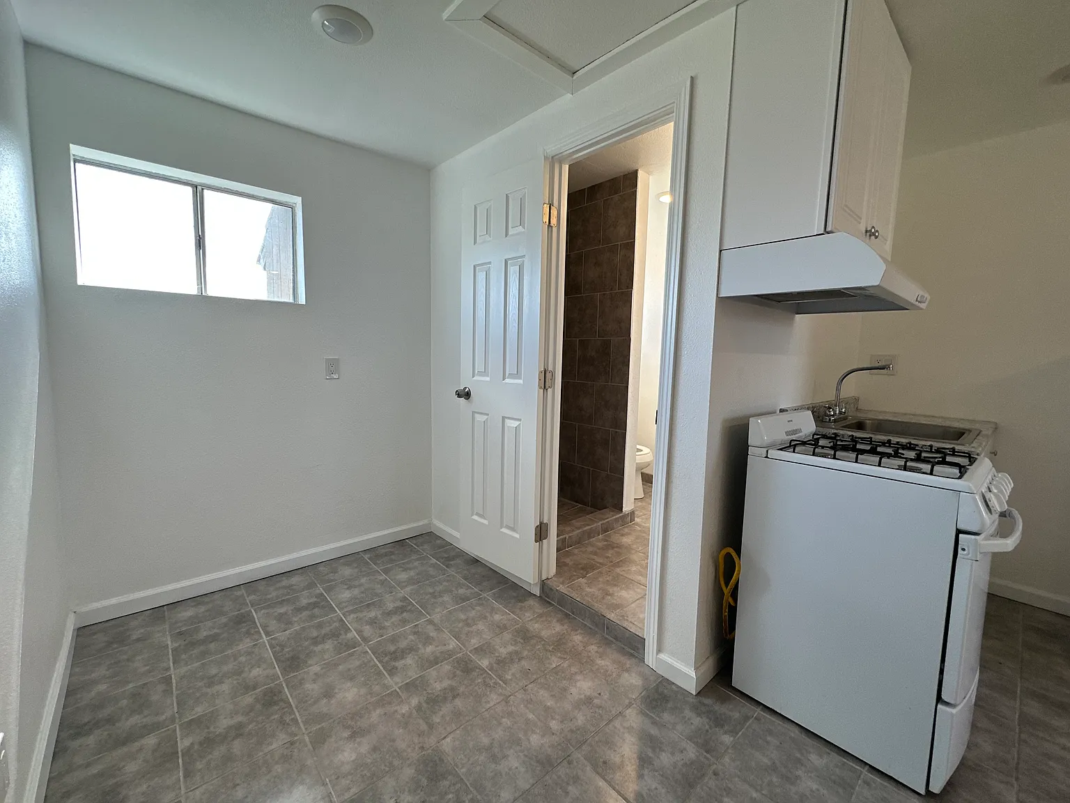 1 bed, 480 sqft, $1,100 — Photo 2