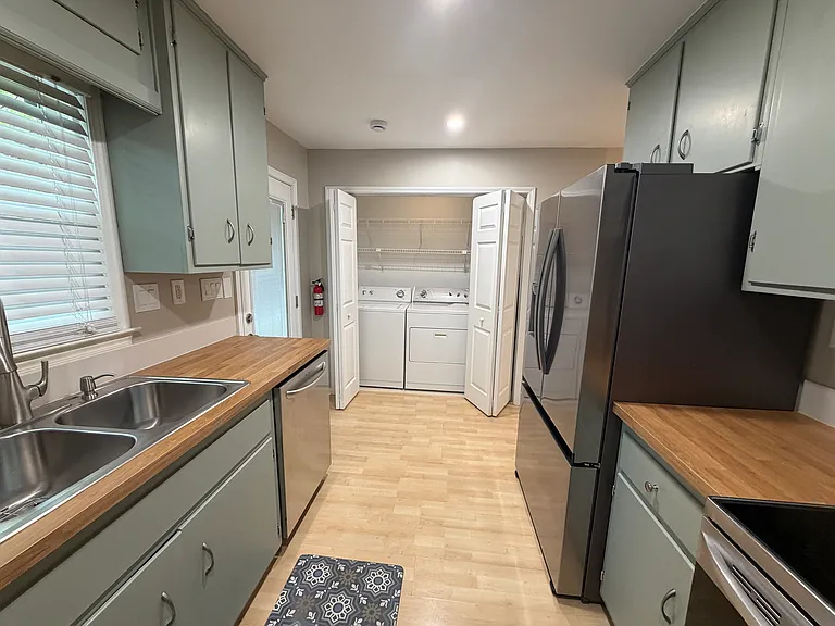 Washer/dryer off the kitchen