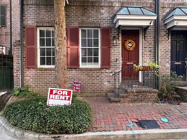 411 E Hull St — Photo 21