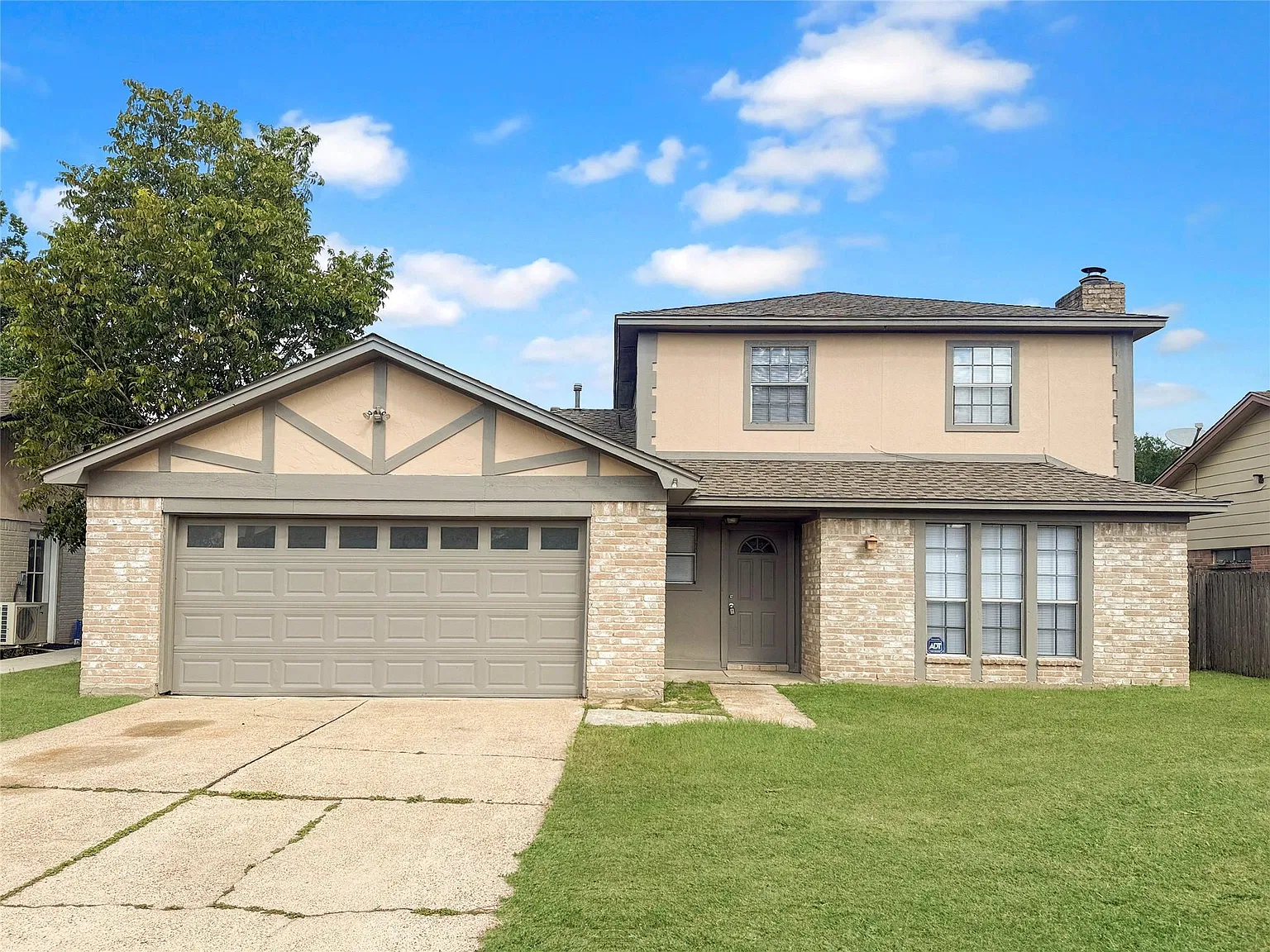 4 bed, 2.5 bath, 1816 sqft, $1,900 — Photo 1