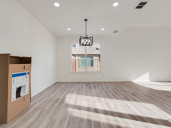4th image of 5828 Pine Ridge Blvd