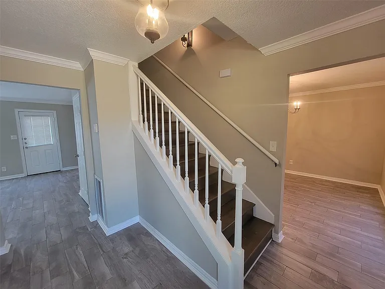 4015 Chapel Square Dr — Photo 7