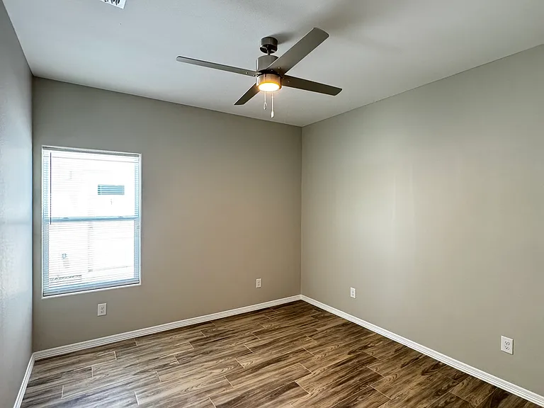 4204 Walnut Ave #5 — Photo 6