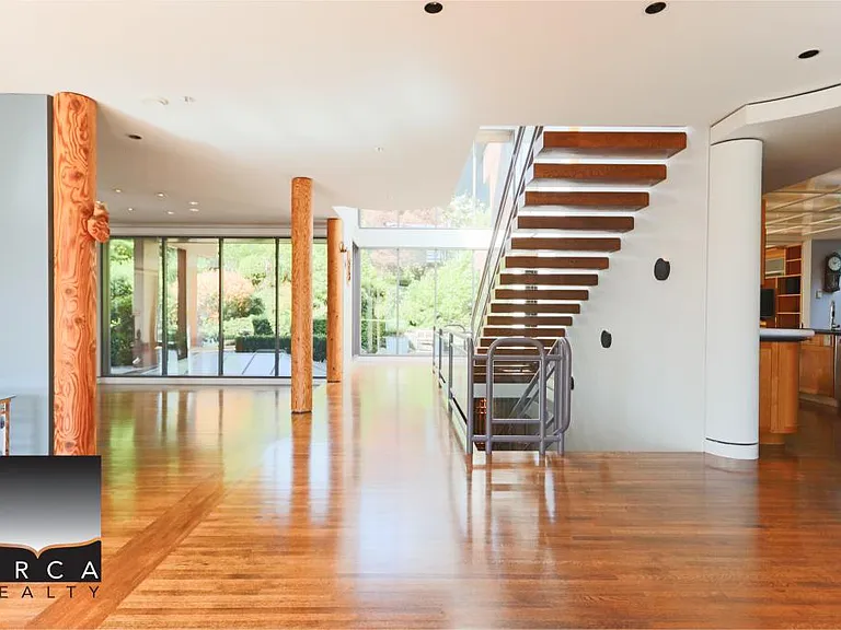 687 Beachview Dr — Photo 24