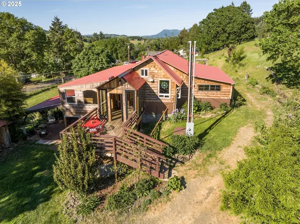 1172 Old Town Loop Rd, Oakland, OR 97462