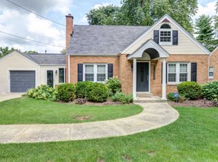 28W554 Main St, Warrenville, IL 60555