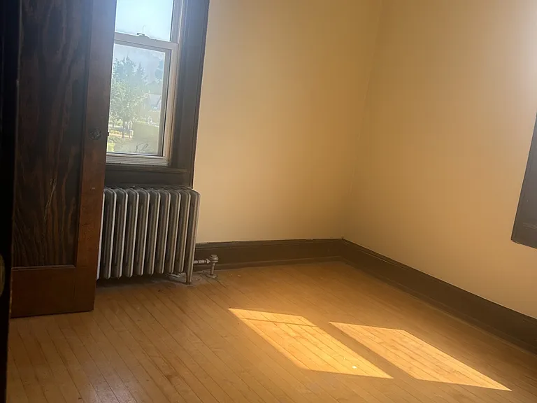 1 Bedroom (Bedroom)(East End Unit)
