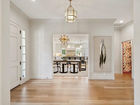 4th image of 748 Jacaranda Cir