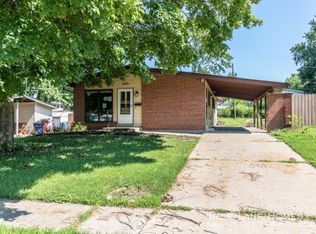 1055 Cheyenne Dr, Florissant, MO 63033