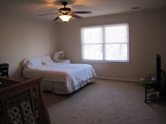 Master bdrm w/master bath w/in closet