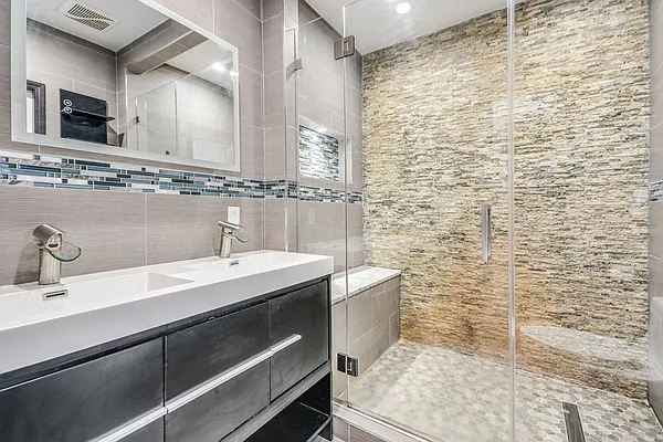 Rented by R D Realty Consultants Inc. | media 31