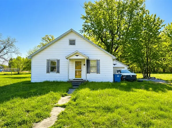 210 N Grant St, Martinsville, IL 62442