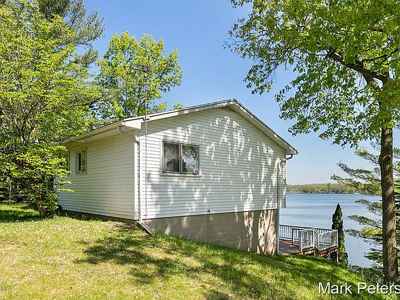 4th image of 300 Phillips Dr