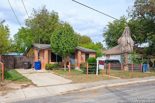 1st image of 219 Sandmeyer St