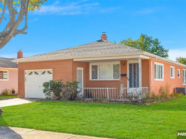 19 Georgetown Dr, Toms River, NJ 08757