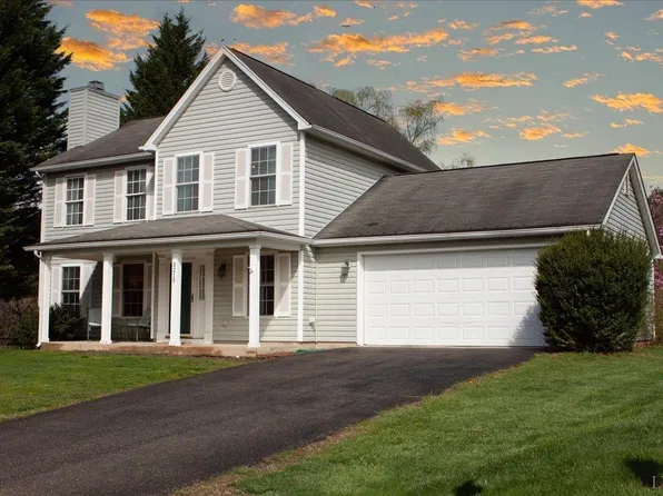 3215 Cedarmeade Dr, Roanoke, VA 24014