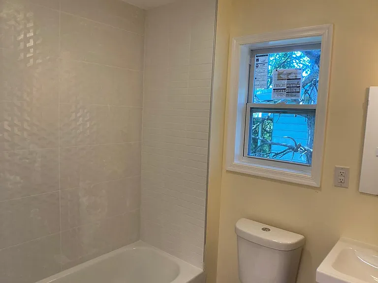540 Carlton Ave — Photo 5