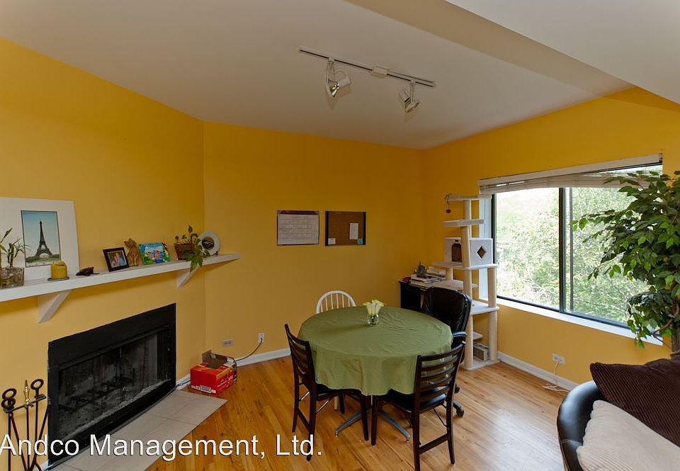 1st image of 1411 W Cornelia Ave APT 3