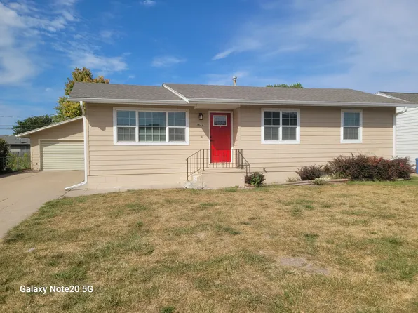 1622 E 19th St, Fremont, NE 68025