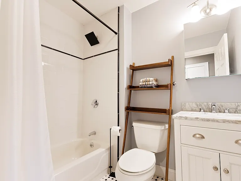 762 E 6th St #3 — Photo 11