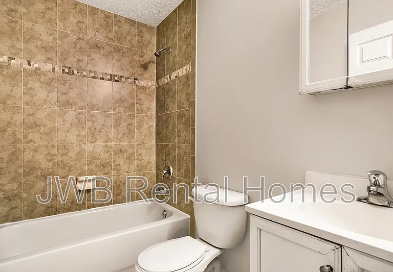 8518 Maple St — Photo 8