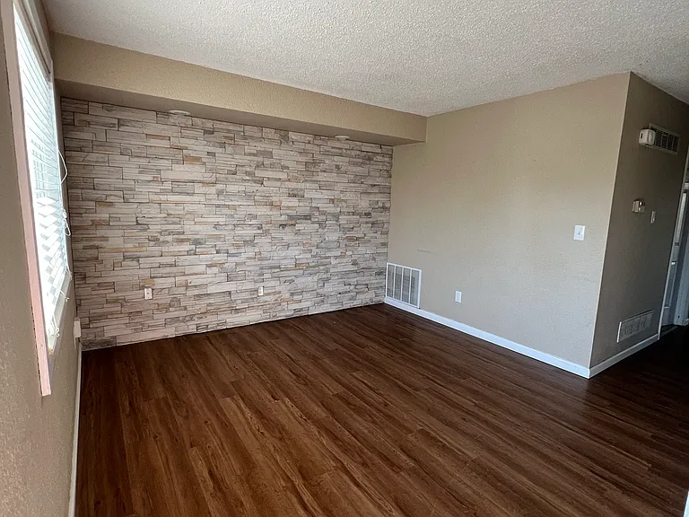 2337 Lonedell Rd — Photo 32